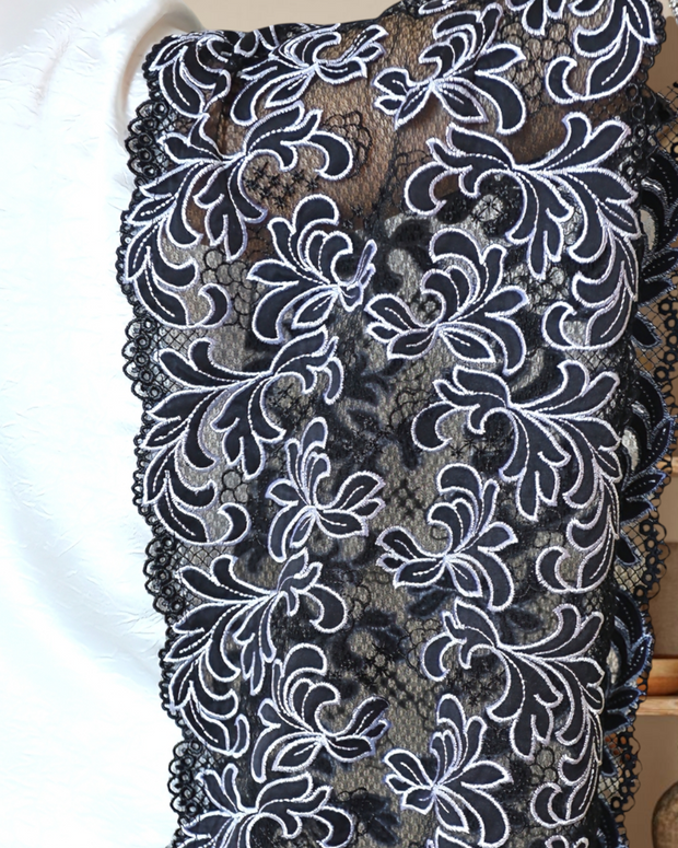 BLACK AND WHITE FLOWERY KAFTAN